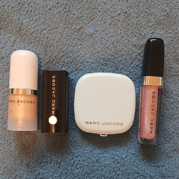 Marc Jacobs Makeup Quartet — Pink Shimmer Lip Gloss & White Compact - Picture 1 of 7
